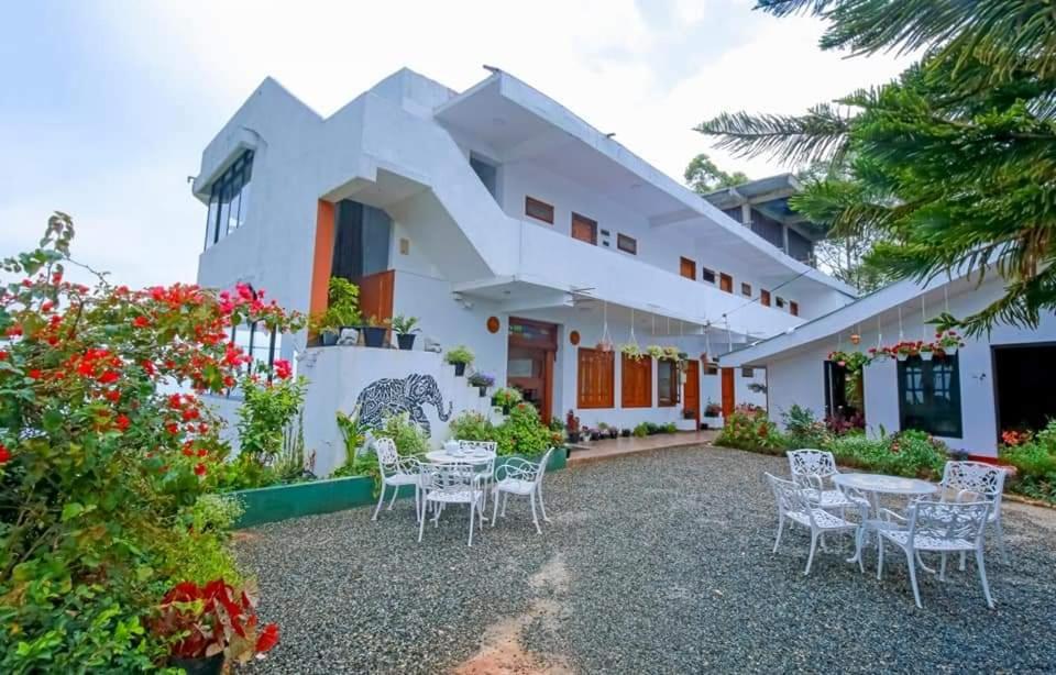Leisure Mount Villa Haputale Bagian luar foto
